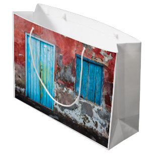 Bunte Wand, Tür und Fensterläden Große Geschenktüte