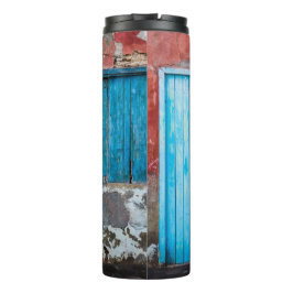 Bunte Wand, Tür und Fensterläden Thermosbecher