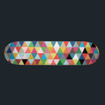 Bunter geometrischer gemusterter Skateboard<br><div class="desc">Dieser bunte geometrische gemusterte Skateboard ist so mutig,  wie Sie sind. Der Entwurf ist vom Blicken durch ein Kaleidoskop erinnernd. Dieser Entwurf enthält jede Farbe des Regenbogens und dann einige!</div>