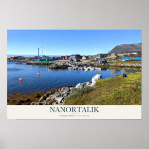Bunter Hafen von Nanortalik im Sommer Poster