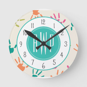 Bunter Handprints Monogramm-Lehrer Runde Wanduhr