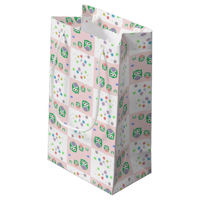 Buntes Eulen-Muster für Kinder Kleine Geschenktüte (Rückseite Schrägansicht)