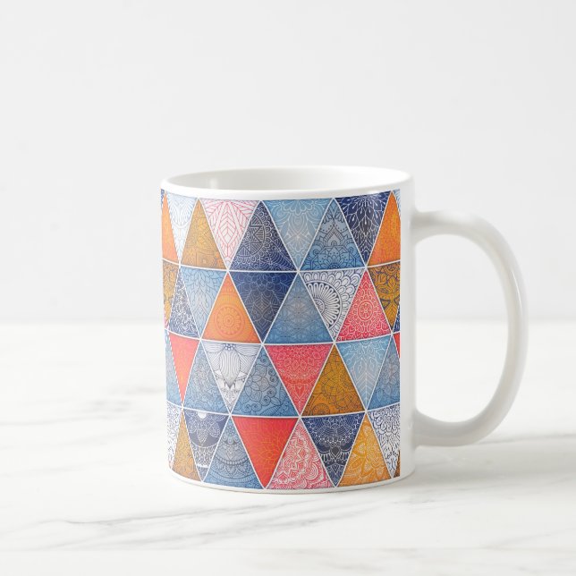 Buntes geometrisches Dreieck-Mandalasmuster Kaffeetasse (Rechts)