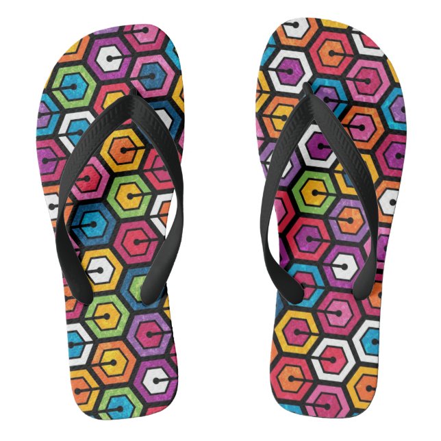 Buntes geometrisches Muster mit Hexagonen Flip Flops (Fußbett)