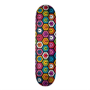 Buntes geometrisches Muster mit Hexagonen Skateboard
