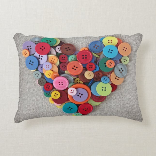Buntes Knopf-Herz Zierkissen (Vorderseite)