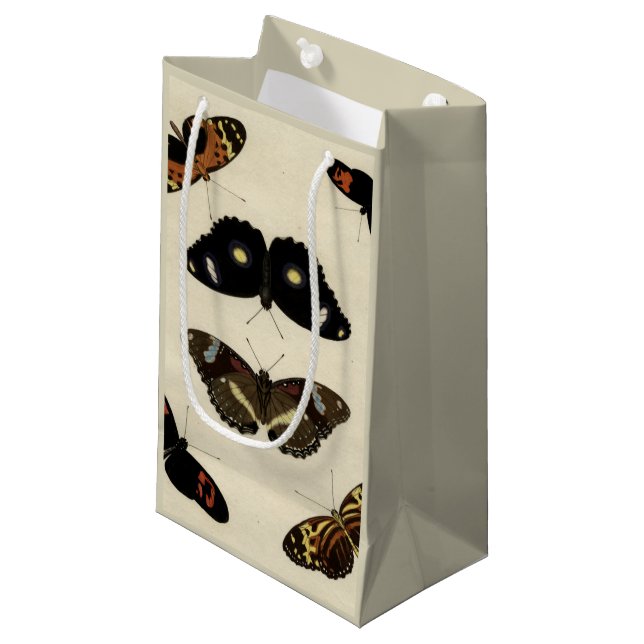 Buntes Schmetterlings-Gemisch auf Sahnehintergrund Kleine Geschenktüte (Vorderseite Schrägansicht)