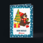Buon Natale. Weihnachtskarte auf Italienisch Feiertagskarte<br><div class="desc">Buon Natale. Fun Teddy Bären und Weihnachten Baum Weihnachtsgrüße Karte für Kinder in Italienisch mit einem individuelle Name. Matching Karten und Geschenke in der Weihnachts- und Neujahrskategorie unseres Stores.</div>