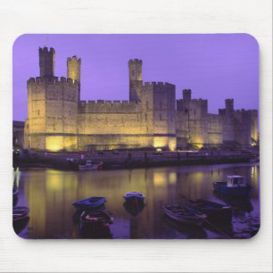 Burg Caernarfon bei Nacht, Gwynedd, Wales Mousepad