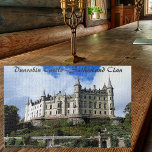Burg Dunrobin, Sutherland Clan,<br><div class="desc">Wenn Sie Lieben haben, die Puzzles herausfordern, die zu einer wunderschönen Landschaft werden, dann ist dieses scharf fokussierte Foto von der schottischen Burg Dunrobin für Sie da. Die märchenhafte Struktur steht seit Hunderten von Jahren auf der Moray Firth mit einem formalen Garten, der kaum unter der aufwändigen, dekorativen grauen Wand...</div>