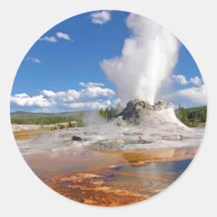Burg Geyser Eruption Yellowstone Nationalpark. Runder Aufkleber
