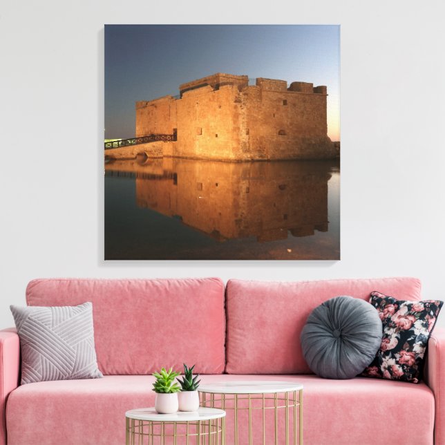 Burg Paphos mit Spiegelungen bei Sonnenuntergang Leinwanddruck (Insitu (Wohnzimmer))