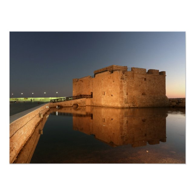 Burg Paphos und Denkmäler bei Sonnenuntergang Poster (Vorderseite)