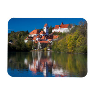Burg und Abby am Fluss Magnet