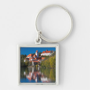 Burg und Abtei am Fluss Schlüsselanhänger