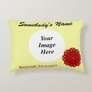 Burgund Blume Ribbon Tmpl von Kenneth Yoncich Zierkissen