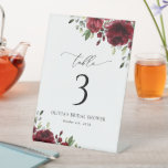 Burgund-Blume, Rote Blume, Boho, Tischnummern Sockelschild<br><div class="desc">Fügen Sie Ihrem Brautparty eine persönliche Touch mit diesen stilvollen und unvergesslichen Party hinzu! Das Design ist bordeauxfarben,  die Blume im Wasser und das Grün im Hintergrund.</div>