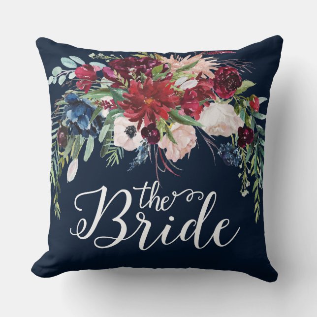 Burgund & Blumen Blumenstrauß, Bridetypografie Kissen (Vorderseite)