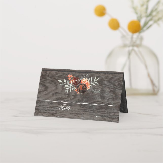 Burgund Blumenstrauß Rustikales Holz Platzkarte (Vorderseite)
