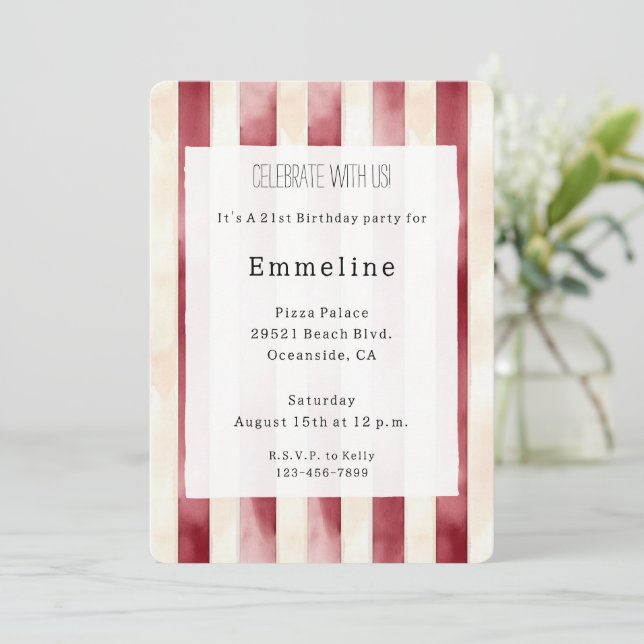 Burgund Cream Stripes Geburtstag Einladung (Stehend Vorderseite)