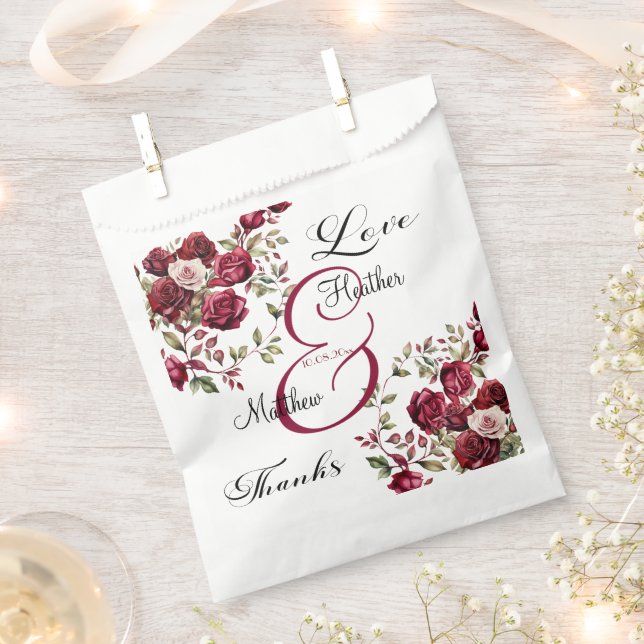 Burgund Floral Moderne Skripthochzeit Geschenktütchen (Ausgeschnitten)