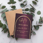Burgund Gold 50. Geburtstag Save The Date<br><div class="desc">Eine Save the Date Karte für eine 50. Geburtstagsfeier. Ein bordeauxroter Hintergrund mit einem goldenen Bogen aus Imitaten. Personalisieren und fügen Sie ein Datum und Ihren Namen. Der Text: 50 und Save the Date ist mit einem großen trendigen handgeschriebenen Stil geschrieben.</div>
