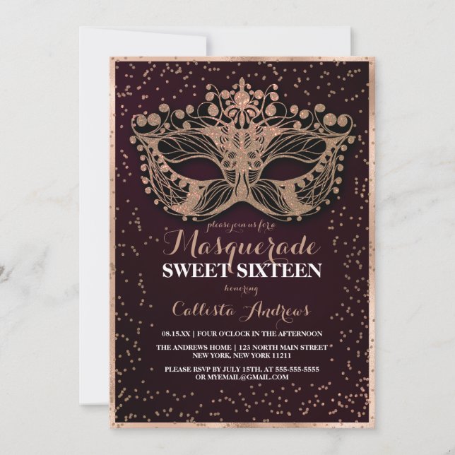 Burgund Gold Glitzer Confetti Masquerade Sweet 16 Einladung (Vorderseite)