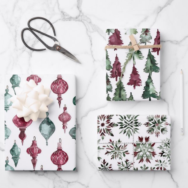 Burgund Grüne Weihnachtsschmuck Bäume Schneeflocke Geschenkpapier Set (Vorderseite)