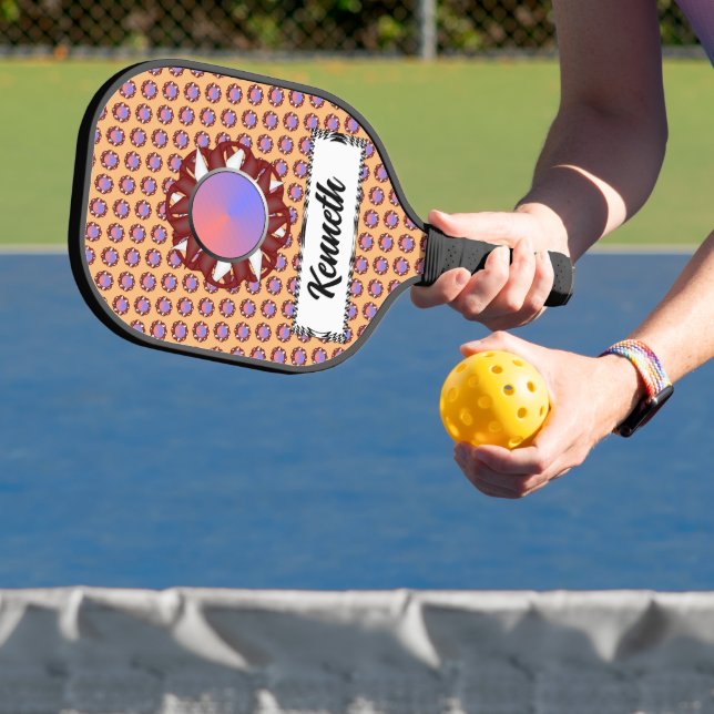Burgund-Ivory Disk Ribbon von Kenneth Yoncich Pickleball Schläger (InSitu)