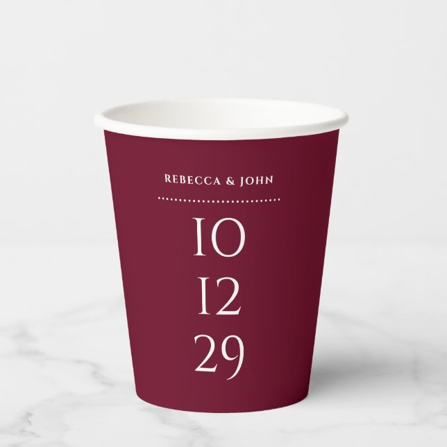 Burgund Minimalistisches Sonderdatum Hochzeit Pappbecher (Vorderseite)
