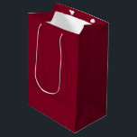 Burgund Mittlere Geschenktüte<br><div class="desc">Burgund ist eine tiefe,  reiche Farbe,  die dunkles Rot mit Untertönen von Lila und manchmal Braun mischt. Sie wird oft als raffiniert,  luxuriös und warm beschrieben,  ähnlich der Farbe von Rotwein aus der Region Burgund in Frankreich.</div>
