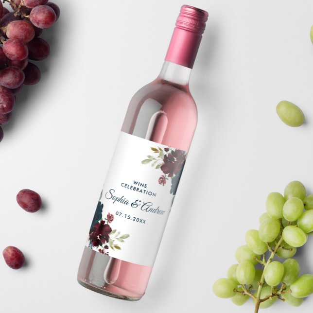 Burgund & Navy Blume Rustikale Holzhochzeit Weinetikett (Von Creator hochgeladen)