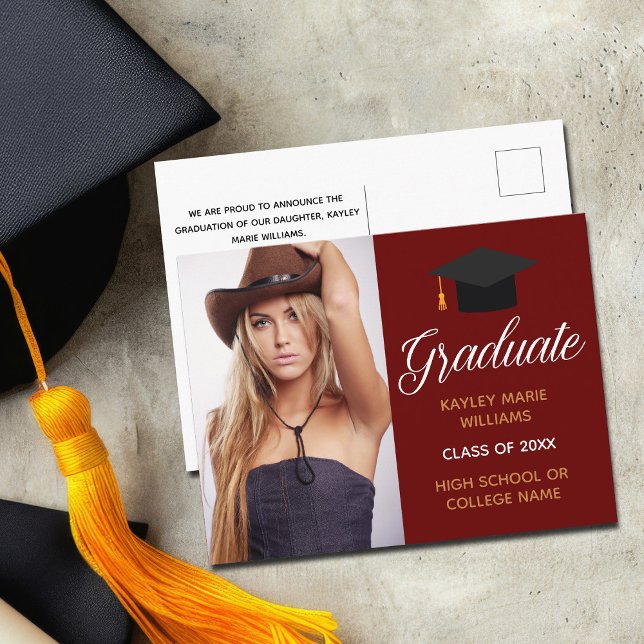 Burgund Red Abschluss Foto Chic 2023 Graduate Postkarte (Von Creator hochgeladen)