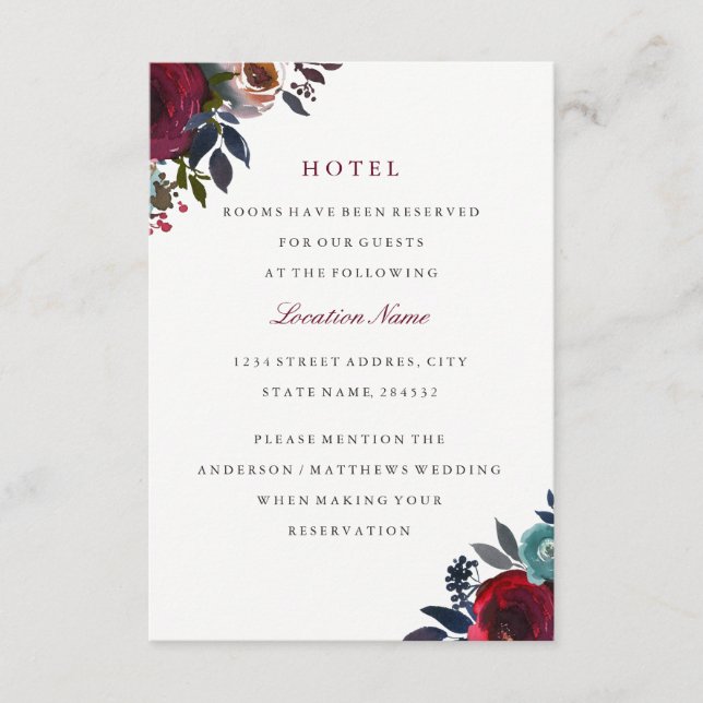 Burgund Red Floral Wedding Hotel Unterkunft Begleitkarte (Vorderseite)