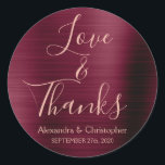 Burgund Rose Gold Foil Liebe & Danke Runder Aufkleber<br><div class="desc">Burgundy Lila - Cranberry Marsala und Rose Gold Typografie Script Imitate Imitate Foil Metallic Elegant Liebe und Dank - Vielen Dank, dass Sie Sticker, die als Umschlag Aufkleber für einen Herbst oder Hochzeit im Herbst. Dieser Aufkleber kann auf Ihren Namen und Ihr Hochzeitsdatum angepasst werden. Dieser Aufkleber ist Teil einer...</div>