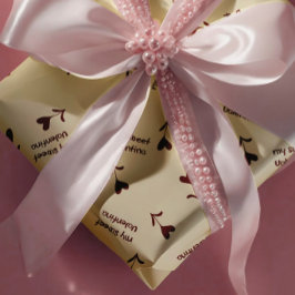 Burgund-Schrift-Herzen auf Creme - Valentinsmuster Geschenkpapier Set