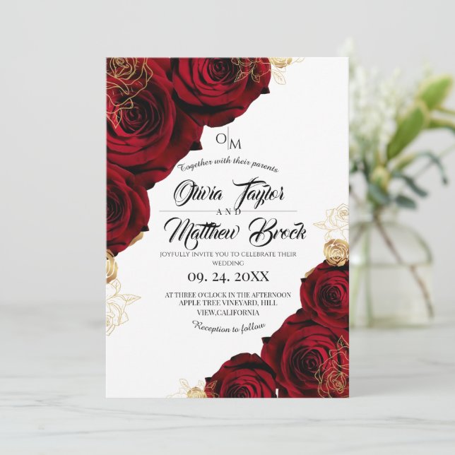 Burgund und Gold ⎮ Rote Rose Blumenzehen Einladung (Stehend Vorderseite)