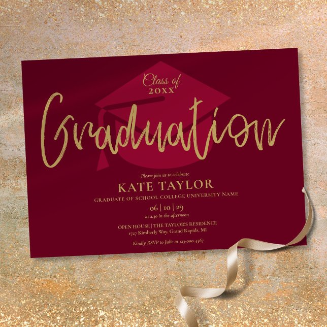 Burgund und Gold-Script-Graduierungspartei Einladung (Burgundy And Gold Script Graduation Party Invitation)