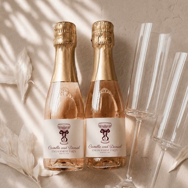 Burgunder Champagner-Verlobungsfeier (Bows and Bubbly Burgundy Engagement Party Mini Champagne bottle labels)