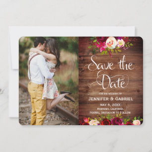 Burgunder Florale Scheunenholz Save the Date Foto