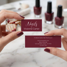 Burgunder Weiße Schrift-Typografie Foto Nagelstudi