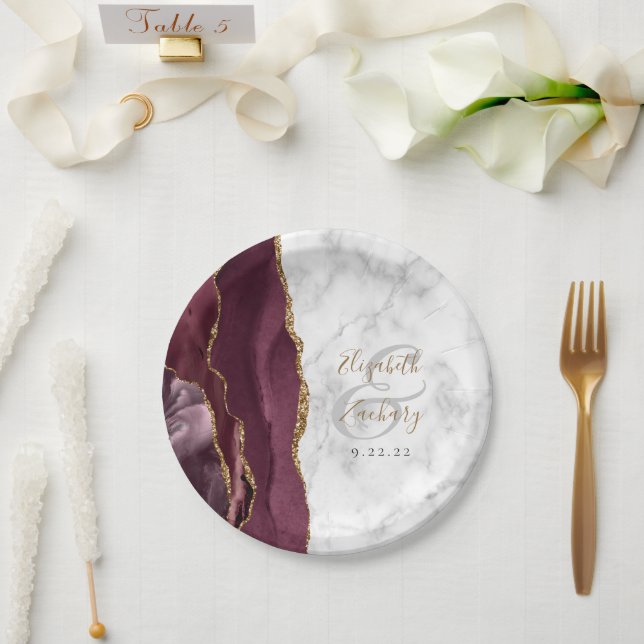 Burgundy Agate Marble Gold Script Wedding Pappteller (Hochzeit)
