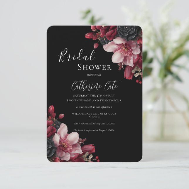 Burgundy & Black Elegant Floral Bridal  Einladung (Stehend Vorderseite)