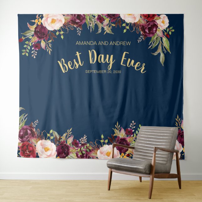 Burgundy Bloral Navy Gold Wedding Foto Booth Wandteppich (Beispiel (Horizontal))