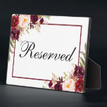 Burgundy Blumentisch reserviert Hochzeitstisch 12x Fotoplatte<br><div class="desc">Aquarellblume Burgundy Marsala Hochzeit Reserviert 12x18 Table Plaque</div>