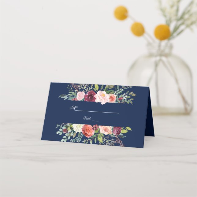 Burgundy Blush Bloral Frame Dunkelblaue Hochzeit Platzkarte (Rückseite)