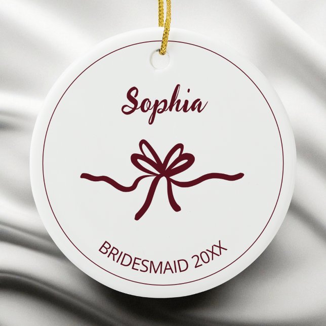 Burgundy Bow White Modern Bridesmaid Name Jahr Keramik Ornament (Burgundy Bow White Modern Bridesmaid Name Year Ceramic Ornament)