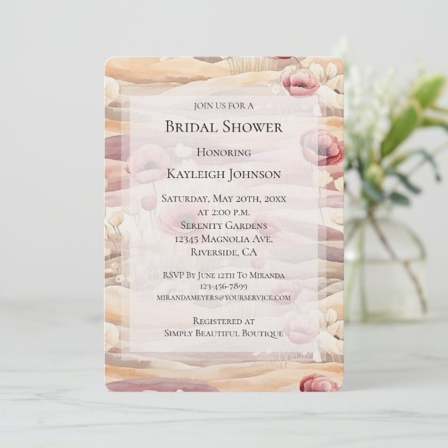 Burgundy Cream Blush Bloral Brautparty Einladung (Stehend Vorderseite)