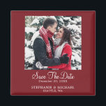 Burgundy Custom Foto Wedding Save the Date Magnet<br><div class="desc">Elegante Burgund Weihnachten Custom Foto Hochzeit speichern Sie das Date Magnet. Personalisieren Sie sich mit Ihrem schönen Bild. Teilen Sie Ihre besonderen Momente während dieser Ferienzeit mit Ihrer Familie und Ihren Freunden. Einfach anzupassen. Bestelle noch heute!</div>