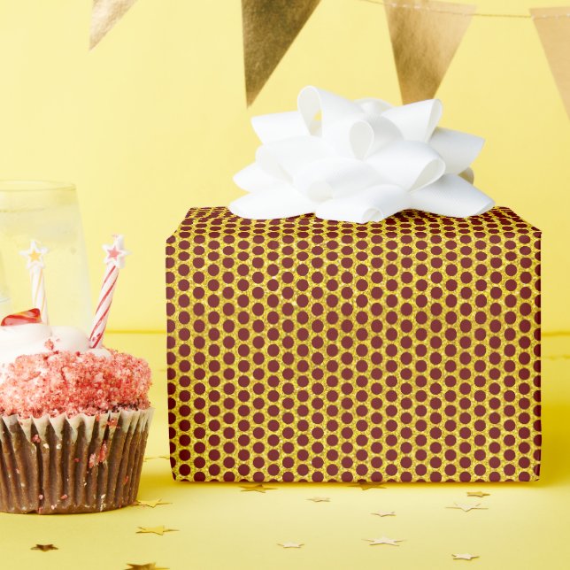 Burgundy Dark Red Glittery Gold Polka Dots Niedlic Geschenkpapier (Geburtstagsparty)